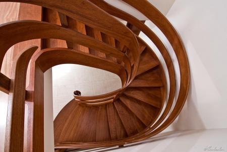 Деревянные лестницы для дома из различных пород древесины